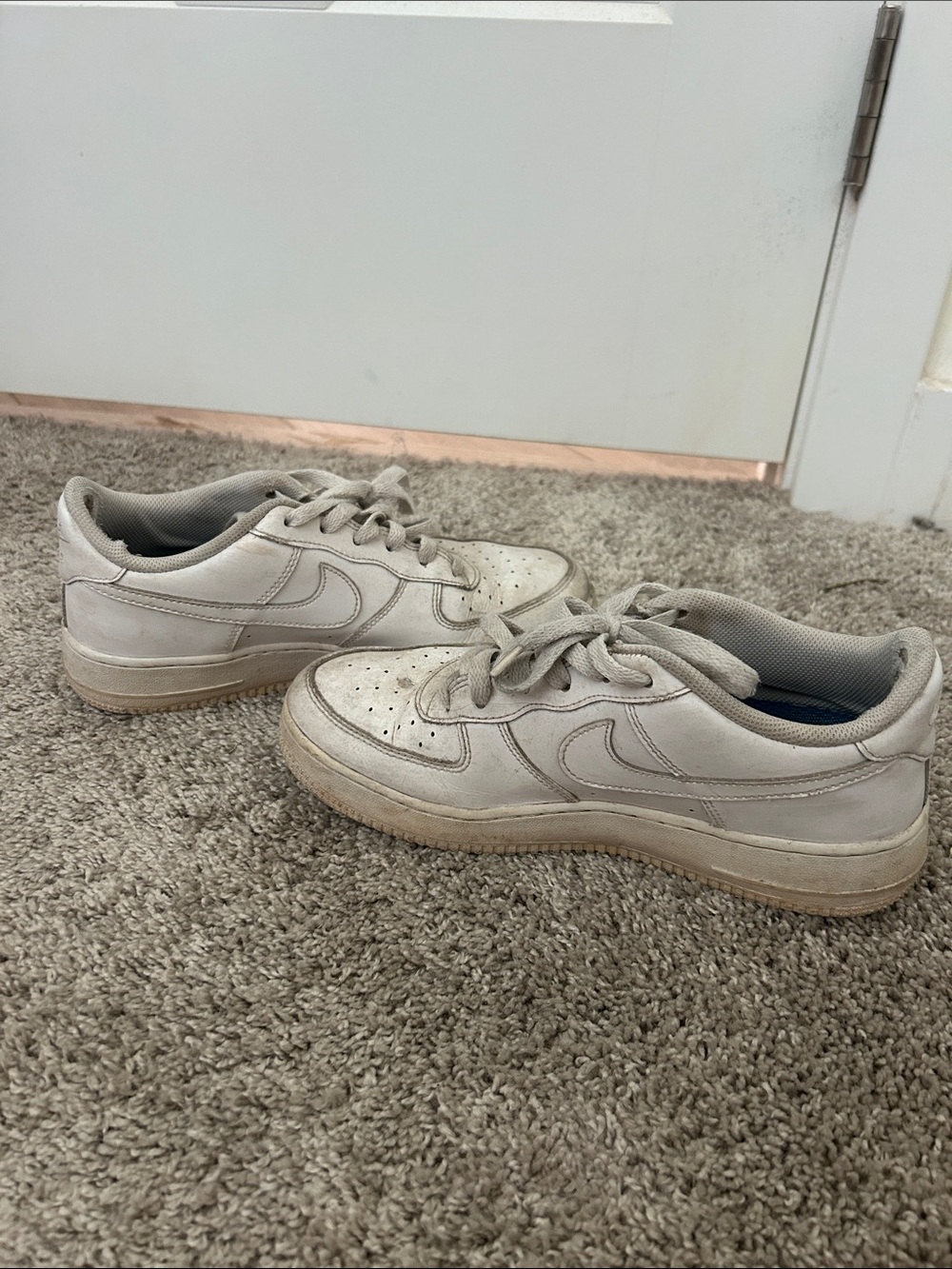 Nike Off-White/Tan Low-Top Sneakers